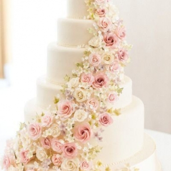 Свадебный торт с пирожными – очень оригинально!